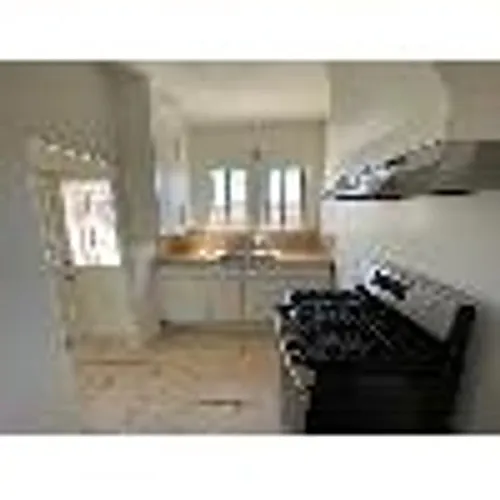 200 N Maple Ave Photo 1