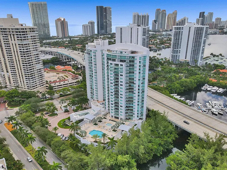 19400 Turnberry Way #1621 — Photo 47