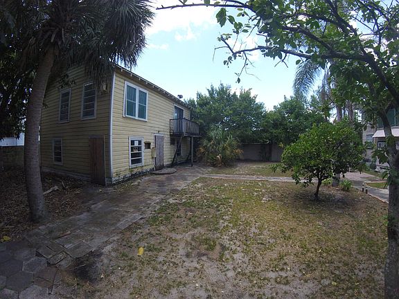 duplex on rear of 312 lot
