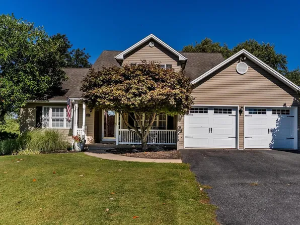 15 Orchard Dr, Dillsburg, PA 17019