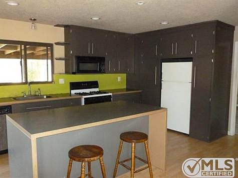 Double sided center island/breakfast bar