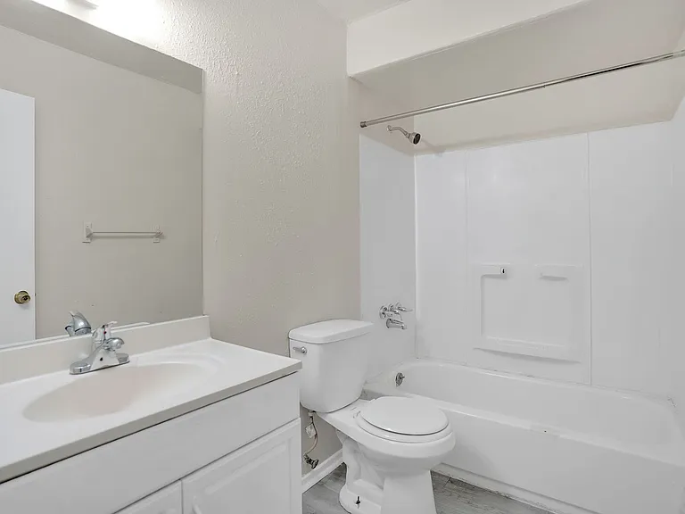 500-502 Behrman Hwy — Photo 12