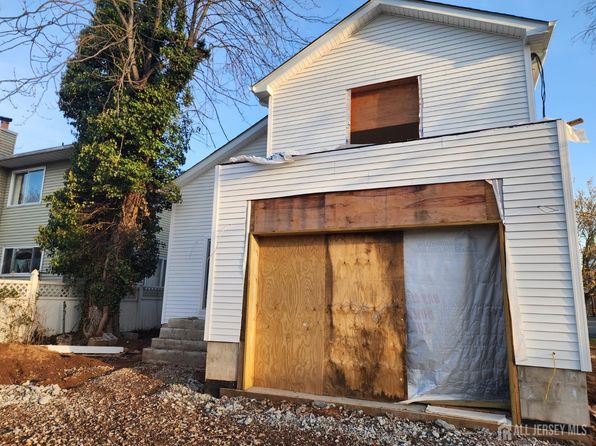 10 Myrtle St, Edison, NJ 08817