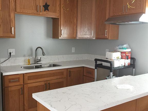 2nd image of 3405 Hollydale Dr