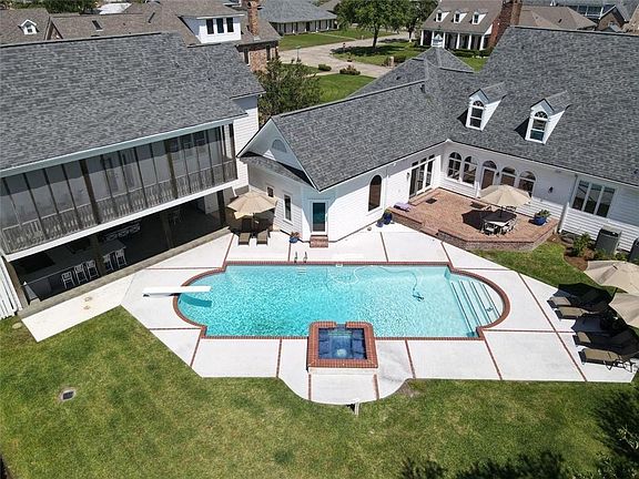 3rd image of 2713 Bocage Ln