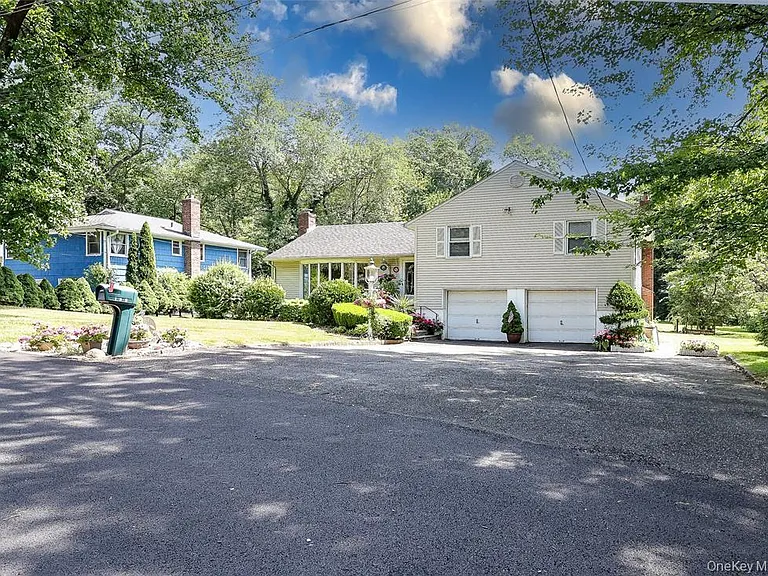 199 Hanson Ln — Photo 2