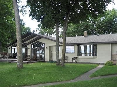1st image of 484 Shorewood Dr