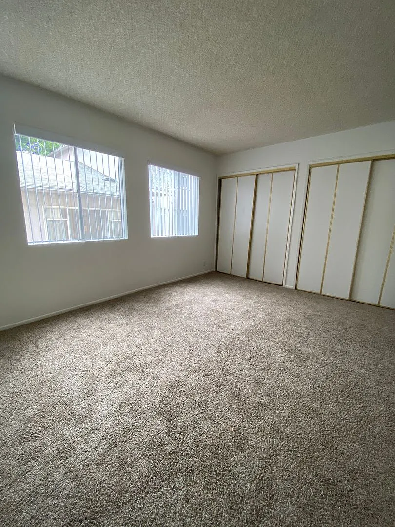 10558 Eastborne Avenue — Photo 4