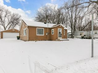 124 4th Ave, Spicer, MN 56288