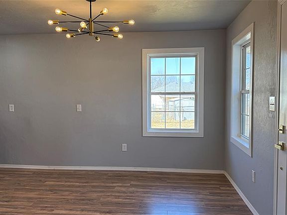 4th image of 1206 Monroe Dr