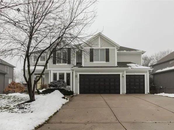 16496 S Marais Dr, Olathe, KS 66062