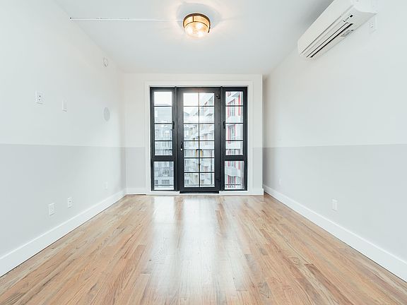 5th image of 115 Stanwix St APT 502
