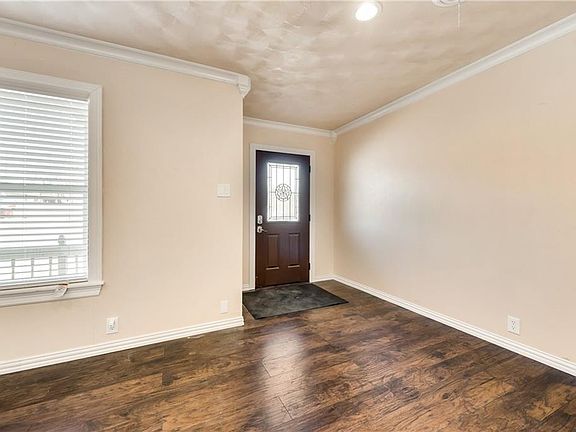 2nd image of 913 Walnut St