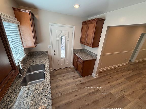 5th image of 71 Suffolk Ave #1/2
