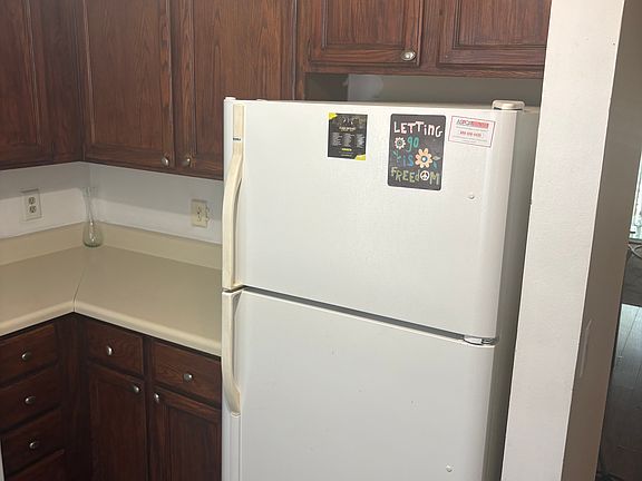 5th image of 82 Belmonte Cir SW