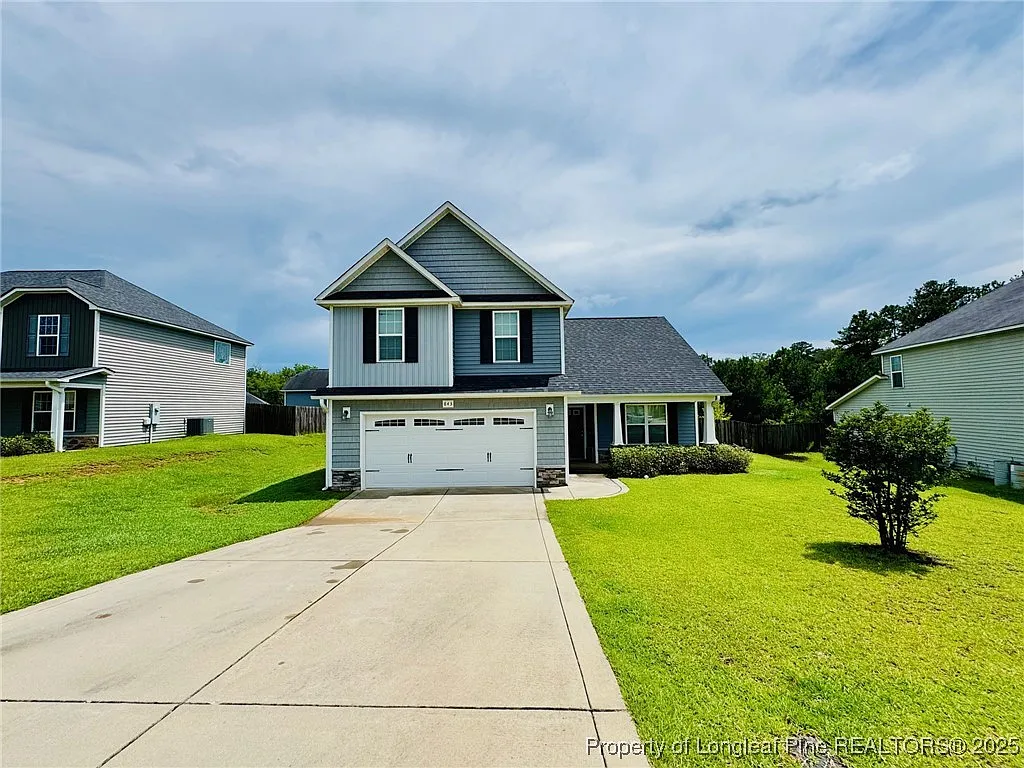 3 bed, 2.5 bath, 2370 sqft, $2,200 — Photo 2
