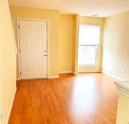 5th image of 201 Burton Dr APT 29