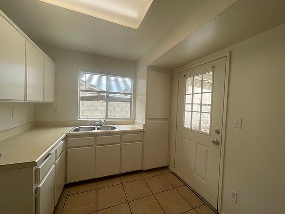 4th image of 9616 Marcona Ave
