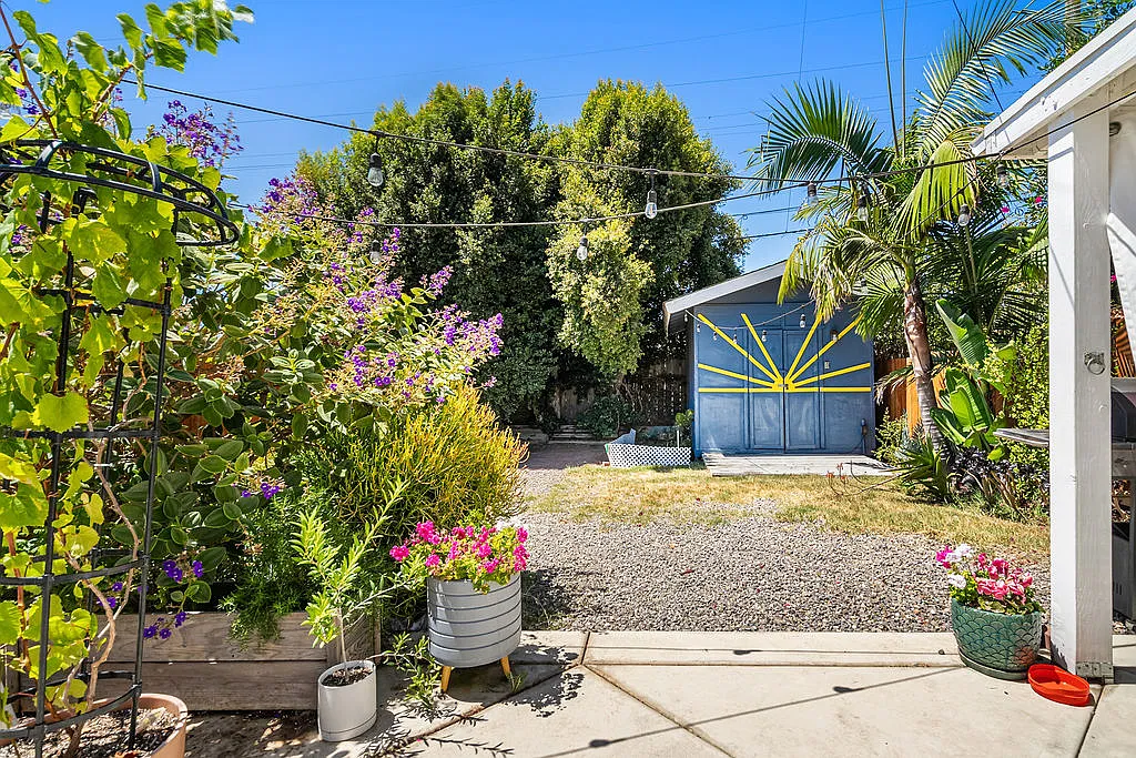 2 bed, 500 sqft, $2,455 — Photo 3