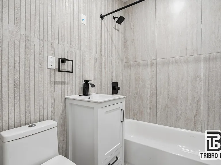 771 Lexington Ave #1A — Photo 8
