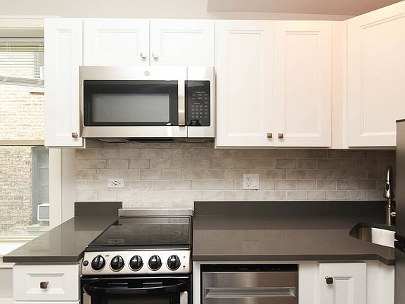 4th image of 640 W Wrightwood Ave #D013