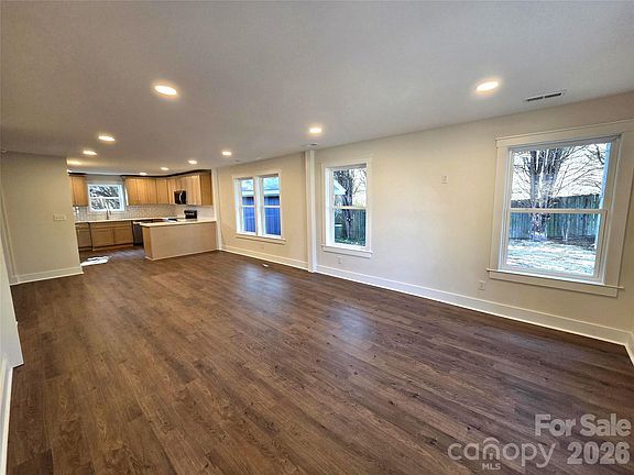 4th image of 1809 W C St