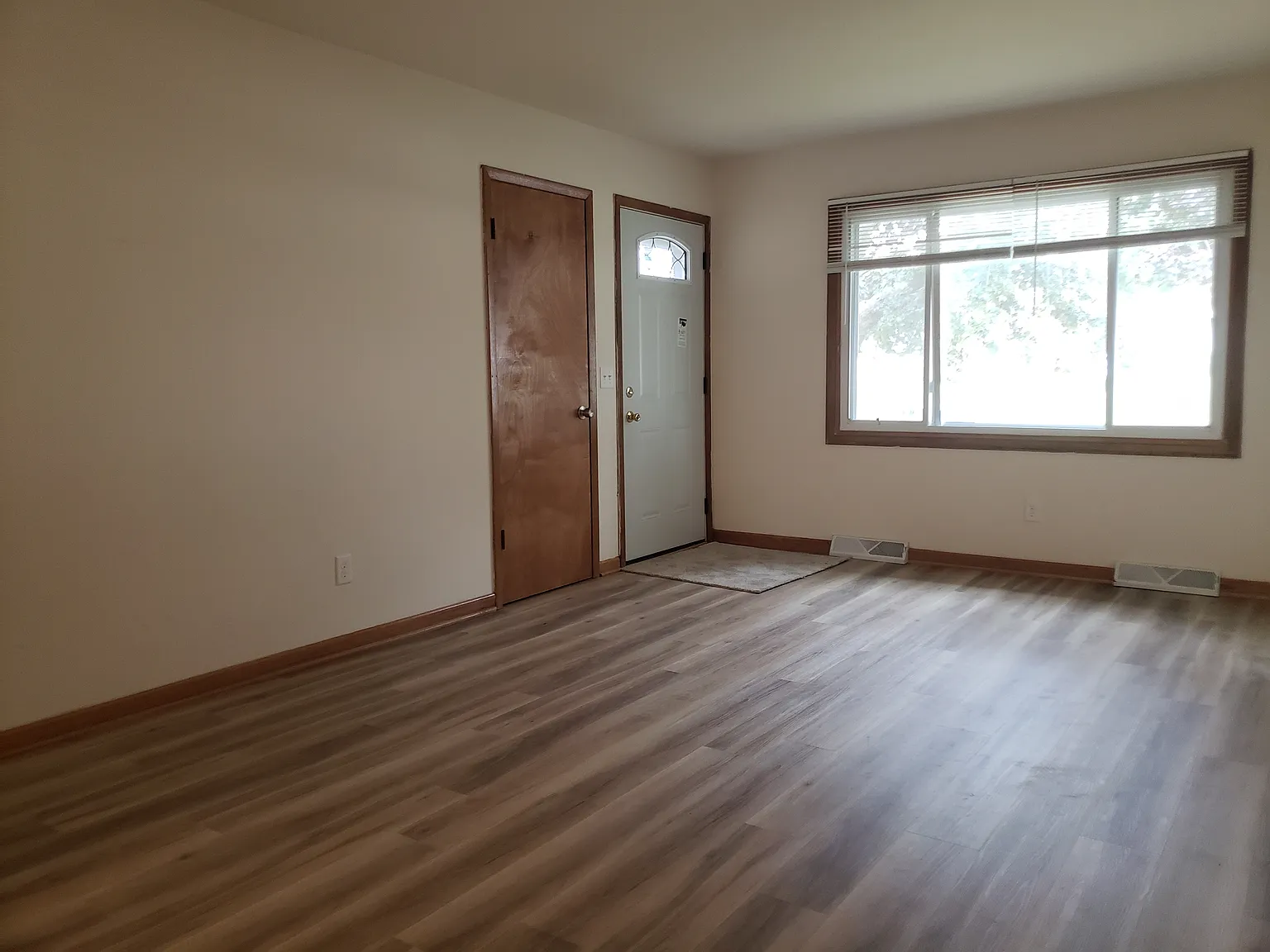 3 bed, 1040 sqft, $2,000 — Photo 3