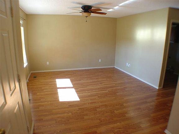 5th image of 22 Lord Nelson Dr