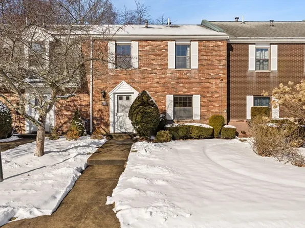 1600 Pennsylvania Ave APT 4, Stoughton, MA 02072