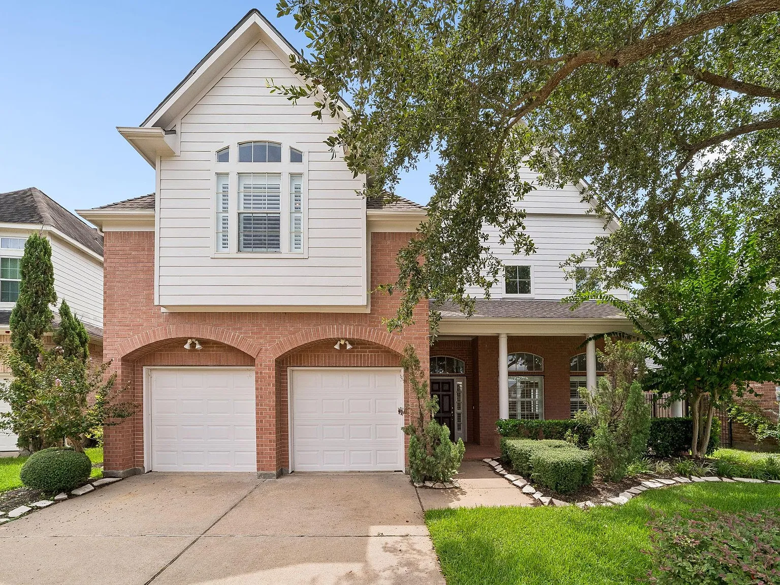 5 bed, 3.0 bath, 3958 sqft, $4,200 — Photo 2