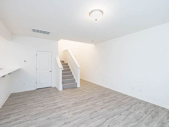 4th image of 113 Luna Ln