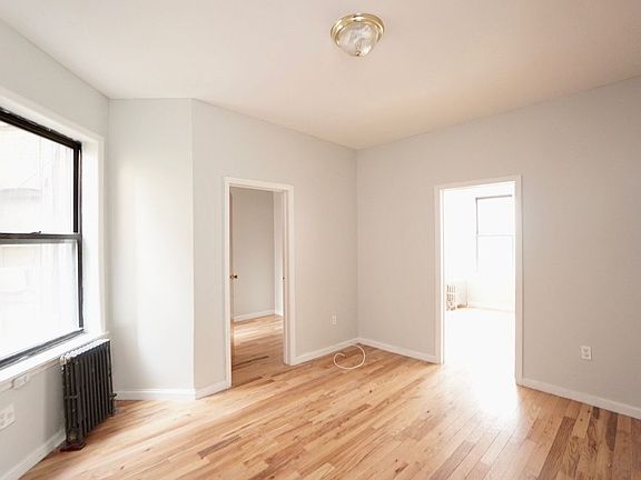 3rd image of 28 Saint Nicholas Pl #2