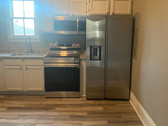 3rd image of 661 Gillette Ave SW