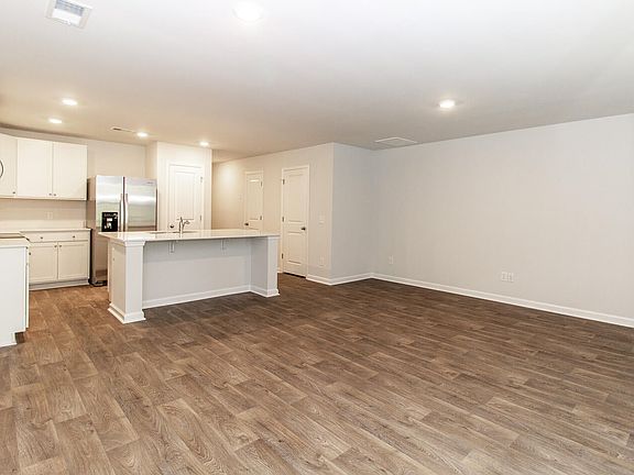 4th image of 125 Rosefield Ct