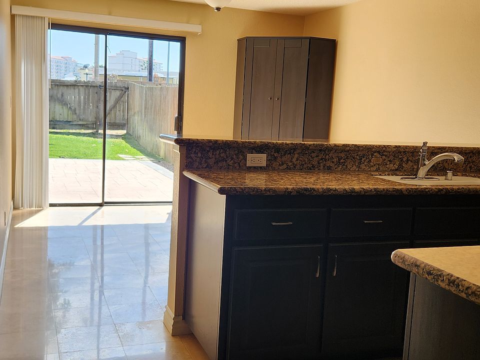 Kitchen & Dining