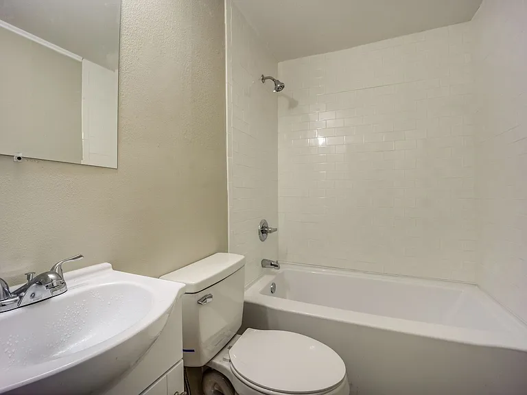 4407 S 26th St — Photo 5