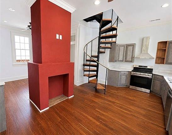 5th image of 1315 Columbus St