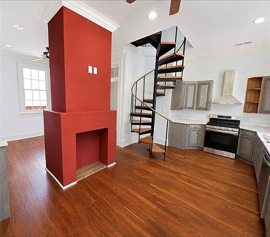 1315 Columbus St — Photo 5