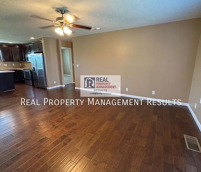 3606 Arbor Creek Dr — Photo 2