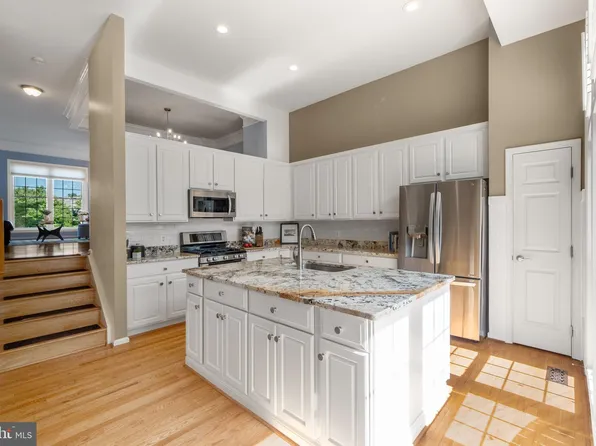 6255 Cozy Glen Ct, Alexandria, VA 22312