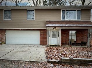 31 Hawthorn Ln, Chester, WV 26034