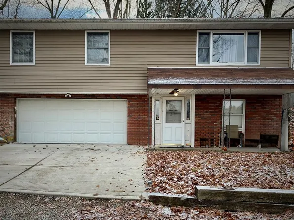 31 Hawthorn Ln, Chester, WV 26034