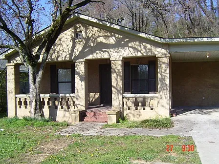 7680 Highway 31 Photo 1