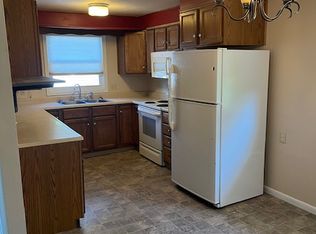 1041 6th St W, Dickinson, ND 58601