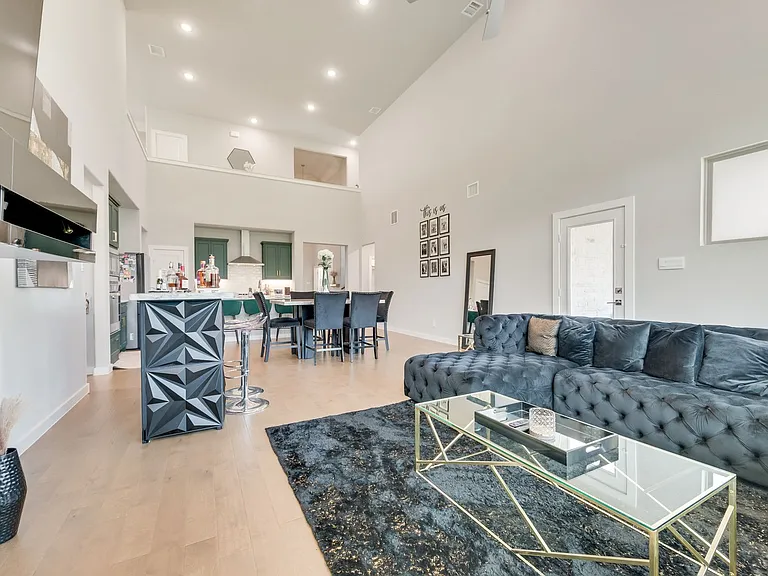 211 Coyote Creek Dr — Photo 5