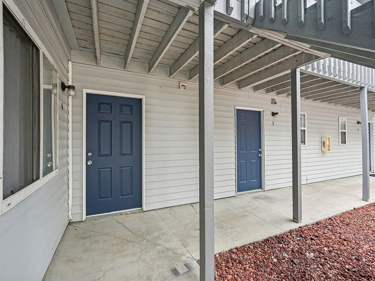 Aaron Lake Apartments — Photo 2
