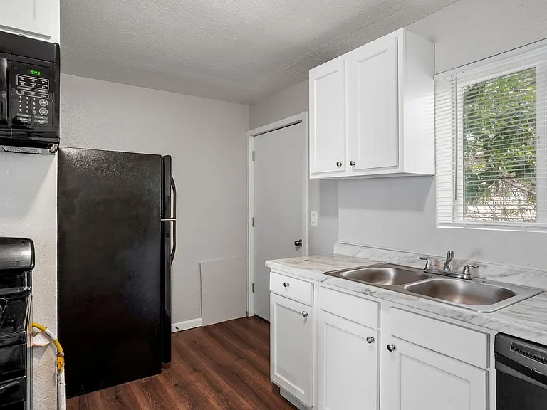 982 S Sheridan Blvd — Photo 14