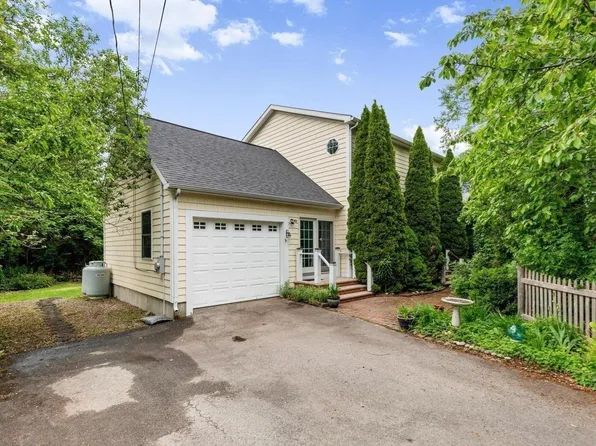 11 Pigeon Hill St #C, Rockport, MA 01966