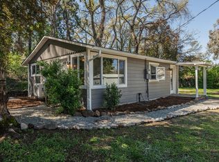 2586 W Hillside Dr, Anderson, CA 96007