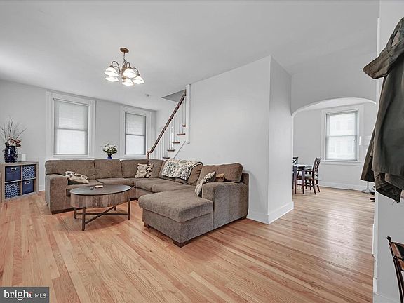 4th image of 354 E Main St